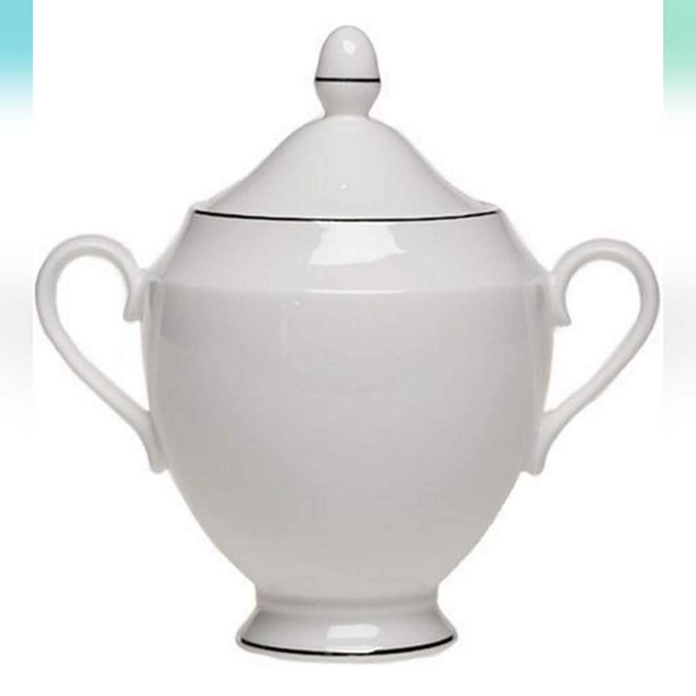 New with tags - Wedgwood signet platinum vintage sugar bowl